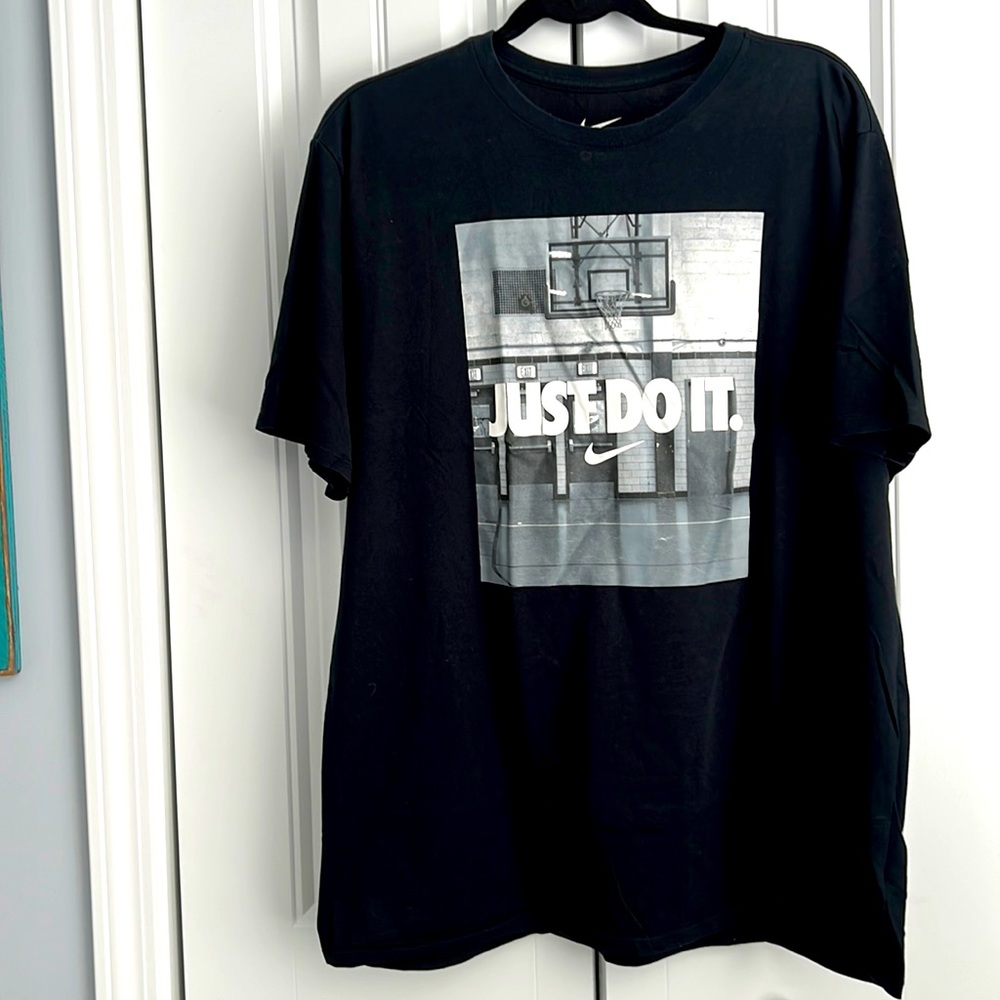 Nike men’s shirt
